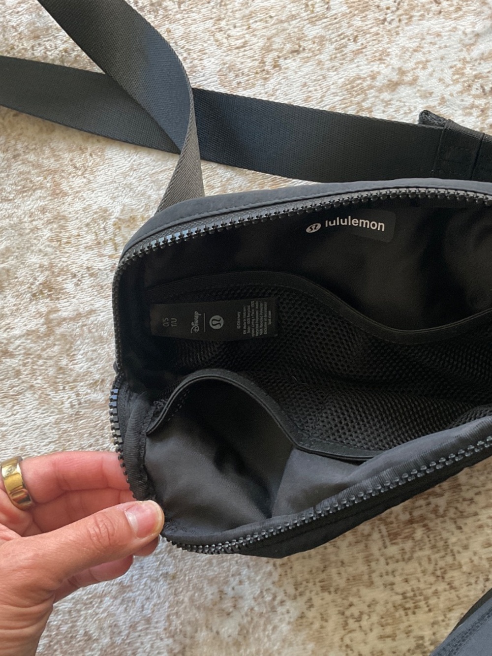 Disney LULULEMON Belt Bag 1L - Picture 2 of 4
